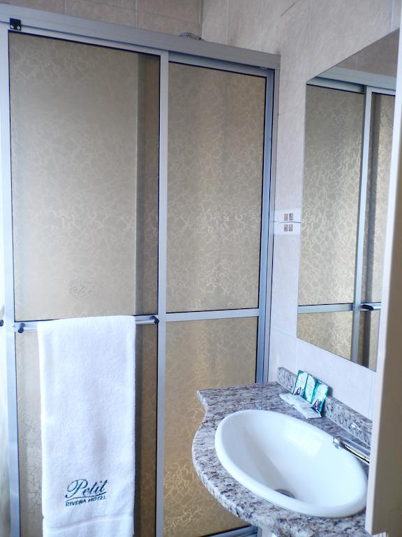 Petit Rivera Hotel Ruang foto